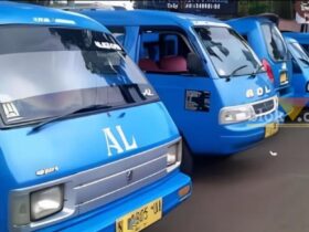 Angkot di Kota Malang, Selasa (25/6/2024). (blok-a/Andik Agus)
