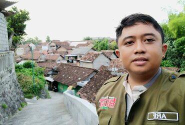 Arif Kurniawan, bakal calon Wakil Bupati Blitar dari PKB saat sosialisasi untuk menyampaikan visi misi nya, ditingkat paling bawah RW/RT. (blok-a.com/Fajar)