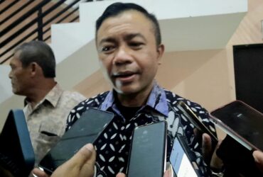 Mantan Wakil Bupati Blitar Rahmat Santoso saat menghadiri acara pisah sambut Kepala Kejaksaan Negeri Blitar di Gedung Kesenian Kota Blitar. (blok-a.com/Fajar)