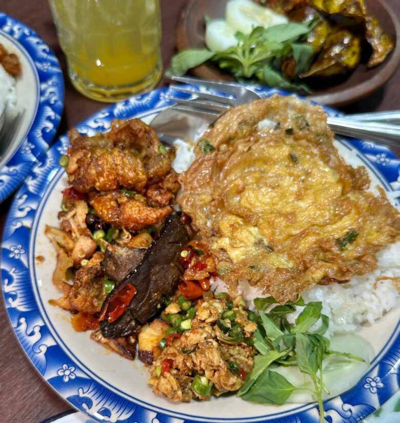 Seporsi menu Warung Sambel Dua Saudara.(Foto: Twitter/InfoMalang)