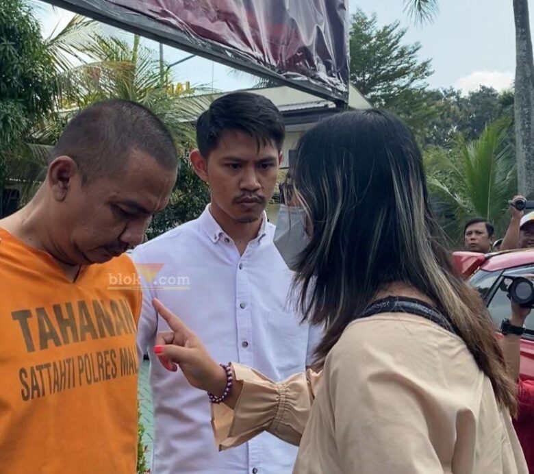 Korban saat bertemu dengan tersangka saat pers rilis di Polres Malang (blok-a.com/ Putu Ayu Pratama S)