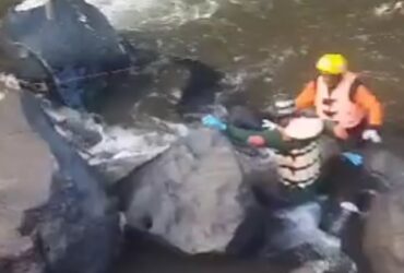 Tim SAR Temukan Jasad Mahasiswa Unikama di Balik Batu Sungai Brantas, Dusun Ketapang, Desa Sukoharjo, Kepanjen, Kabupaten Malang,, Sabtu (15/6/2024) (blok-a/Andik Agus)