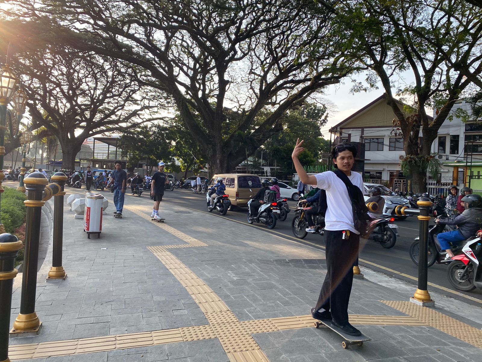 Ratusan Skateboarder Meluncur dari Balai Kota Malang Peringati Go Skateboarding Day 2024