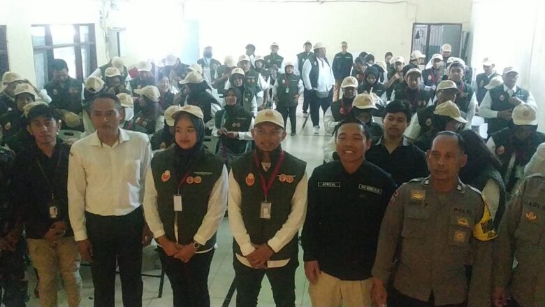 Caption; Pelantikan 68 Pantarlih Kelurahan Bunulrejo, Kecamatan Blimbing, Kota Malang, Senin (24/6/2024) (blok-a/Andik Agus)