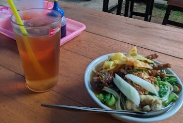 Mie Ayam Pak Mujiono, Cara Menikmati Mie Ada Kriuknya