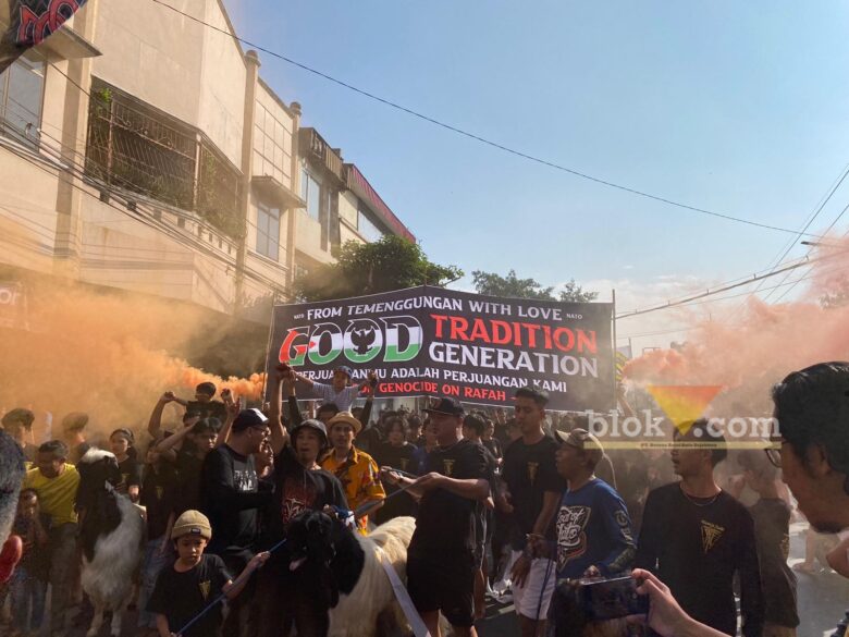 Arak-Arakan Hewan Kurban Sambil Menyuarakan Dukungan Ke Palestina Menggema di Kota Malang
