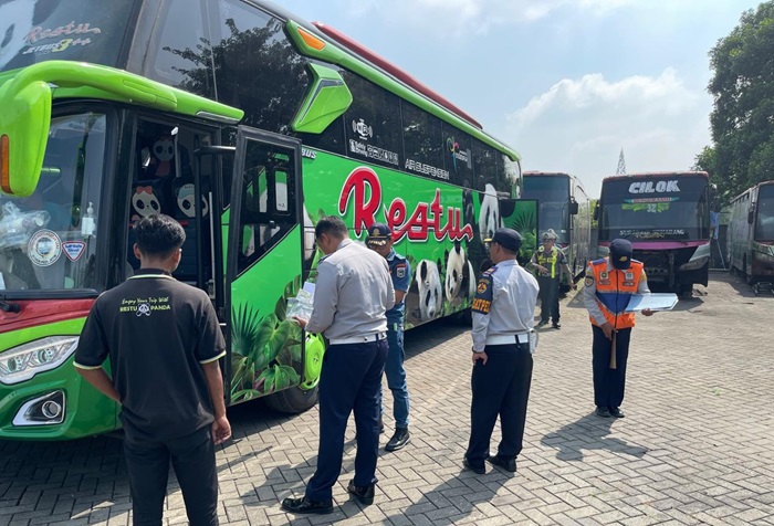 Kegiatan Rump Check terhadap kendaraan PO di Kabupaten Malang (dok. Dishub Kabupaten Malang for blok-a.com)