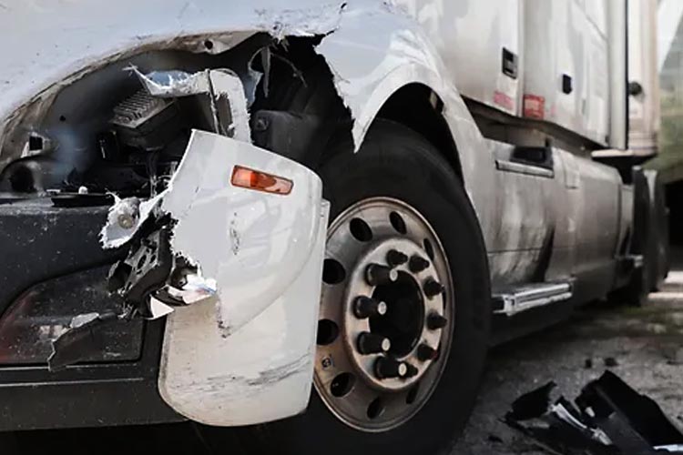 Ilustrasi: mobil rusak akibat kecelakaan