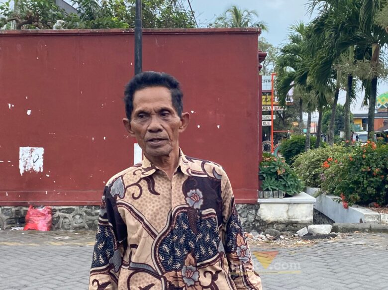 Ketua LMDH Wononadi, Siono Karyo Utomo saat ditemui awakmedia usai dilakukan pemeriksaan oleh Satreskrim Polres Malang (blok-a.com/ Putu Ayu Pratama S)