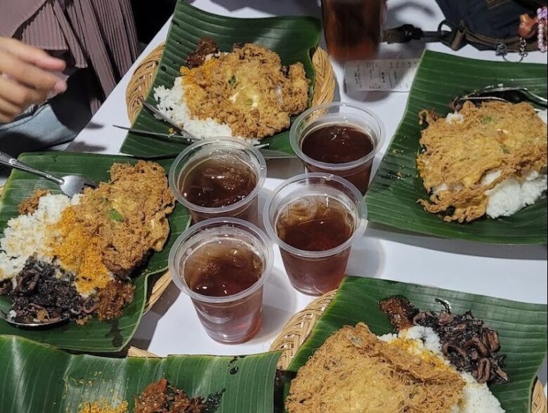Menu makanan nasi petis Warung Bu Warni Kota Malang (dok. Google review)