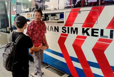 Layanan SIM Keliling yang digelar Satlantas Polres Blitar Kota di lokasi Bazar Blitar Djadoel 2024. (blok-a.com/Fajar)
