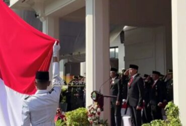 Pj Wali Kota Malang Wahyu Hidayat memimpin upacara peringatan Hari Lahir Pancasila ke-79 di depan Balai Kota Malang, Sabtu (1/6/2024).(blok-a.com/Satria Akbar)