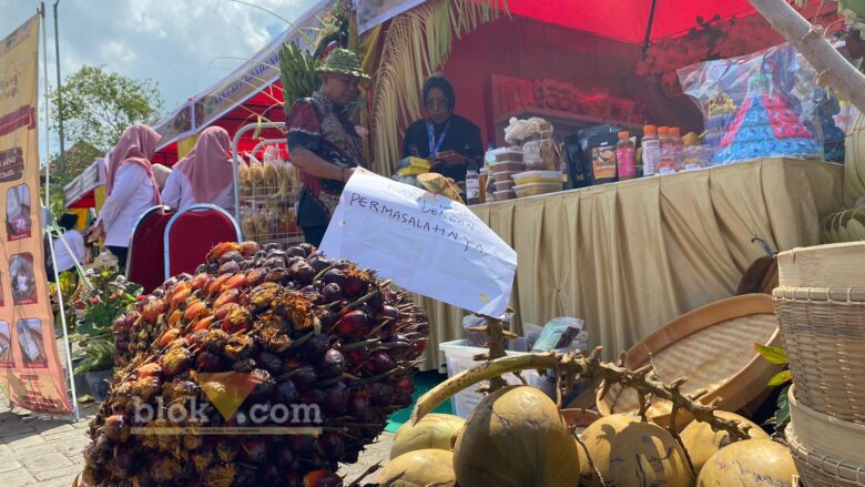 Hasil panen sawit di Kabupaten Malang saat pameran di Pendopo Kepanjen (blok-a.com/ Putu Ayu Pratama S)