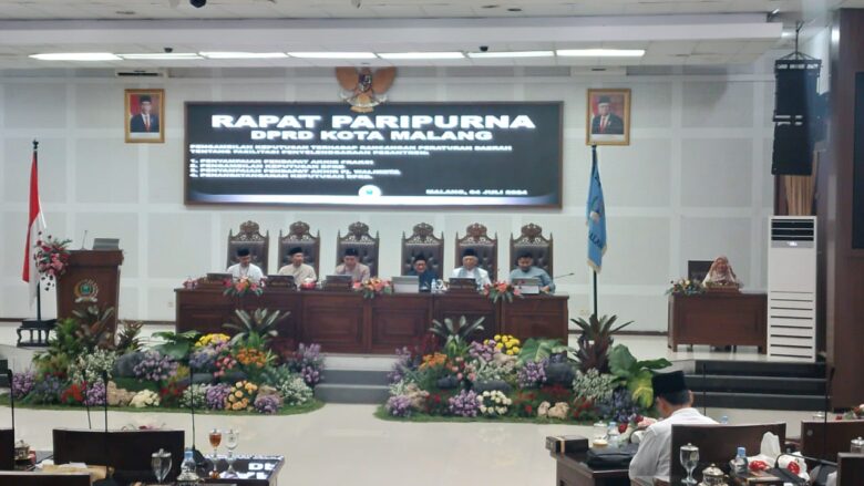 DPRD Kota Malang akhirnya mengesahkan Rancangan Peraturan Daerah (Ranperda) Fasilitasi Penyelenggaraan Pesantren menjadi Perda.