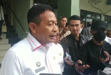 caption:PJ Wali Kota Malang , Wahyu Hidayat Saat di Wawancarai Awak Media, Kamis (4/7/2024) (blok-a/Andik Agus)