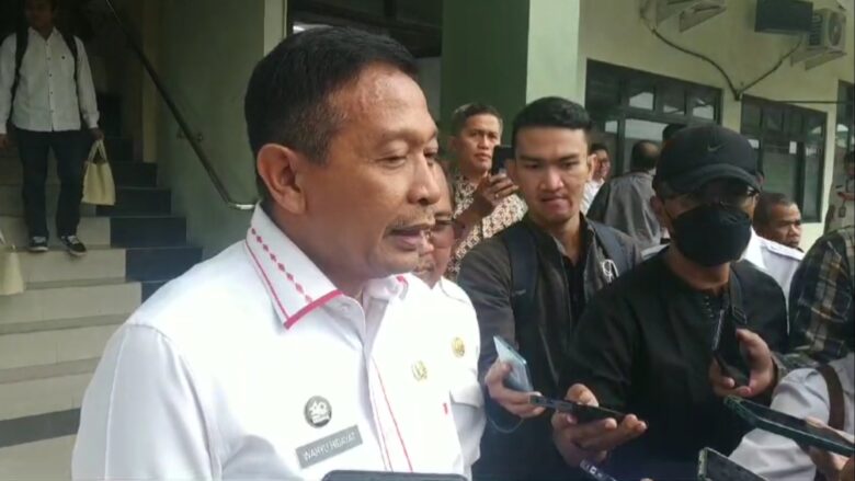 caption:PJ Wali Kota Malang , Wahyu Hidayat Saat di Wawancarai Awak Media, Kamis (4/7/2024) (blok-a/Andik Agus)