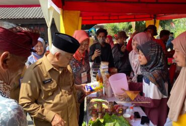 Bupati Malang, Sanusi saat bertemu dengan petani milenial di agenda Peringatan HUT KTNA Kabupaten Malang ke-53 di Pendopo Kepanjen (blok-a.com/ Putu Ayu Pratama S)