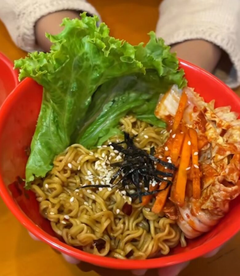 Mie ala juseyo toping kimchi (dok. @semalangitu)