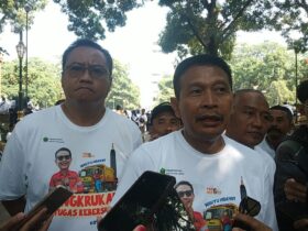 Caption Pj Wali Kota Malang, Wahyu Hidayat Bersama Sekda dan Kadis DLH, Kamis(18/7/2024) (Blok-a/ Andik Agus)