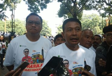 Caption Pj Wali Kota Malang, Wahyu Hidayat Bersama Sekda dan Kadis DLH, Kamis(18/7/2024) (Blok-a/ Andik Agus)