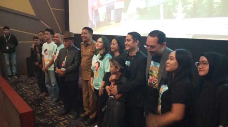 Kota Malang, blok-a.com - Industri film di Malang kembali diramaikan kehadiran film terbaru berjudul "Es Teh Hangat". Film ini