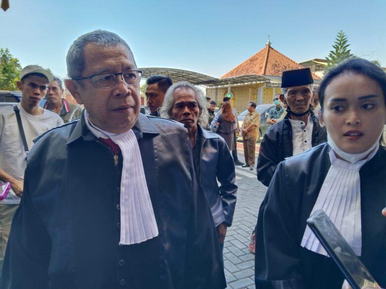caption:Henru Purnomo, kuasa hukum terdakwa, Senin (15/7/2024) (Blok-a/Andik Agus)
