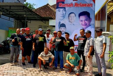 Ratusan relawan pendukung Tomi Gandhi Sasongko telah membuka 'Rumah Relawan Tomi Gandhi Fans Club' di Jalan Ir. Soekarno Kota Blitar. (blok-a.com/Fajar)