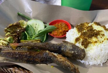 Menu lele goreng warung lalapan Thoga Kepanjen, Kabupaten Malang (blok-a.com/ Putu Ayu Pratama S)