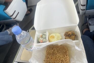 Bagi Anda yang sedang melakukan perjalanan menggunakan kereta api, berikut ini adalah menu dan harga dari Kereta Api Indonesia (KAI) Service.