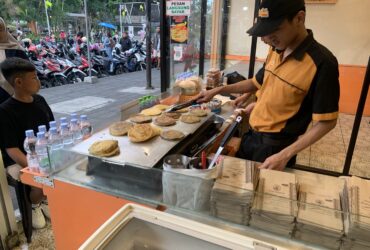 Menikmati Roti Maryam Salman, Kuliner Murah Enak di Alun-Alun Kota Batu