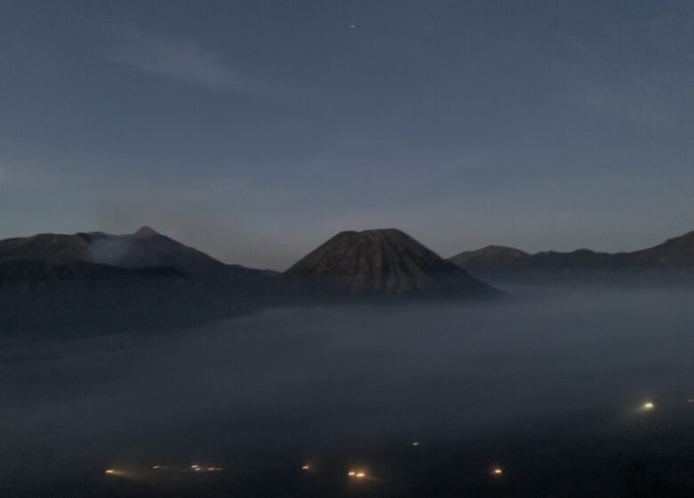 Gunung Bromo Diselimuti ‘Salju’, Terjadi Fenomena Frost
