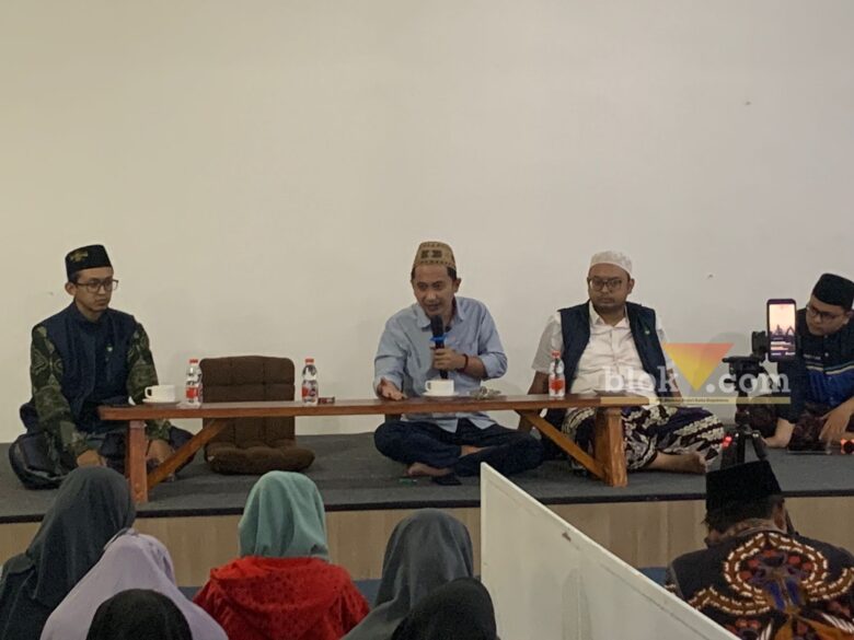Kota Malang, blok-a.com - Bakal Calon Kepala Daerah (Bakacada) Fairouz Huda menjanjikan akan melibatkan santri dalam program pembangunan Kota Malang jika terpilih.