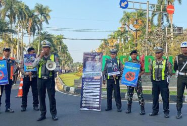 Polresta Malang Kota gencar melakukan sosialisasi Operasi Patuh Semeru 2024 di kawasan Car Free Day (CFD) Jalan Ijen pada hari Minggu, (21/07/2024).