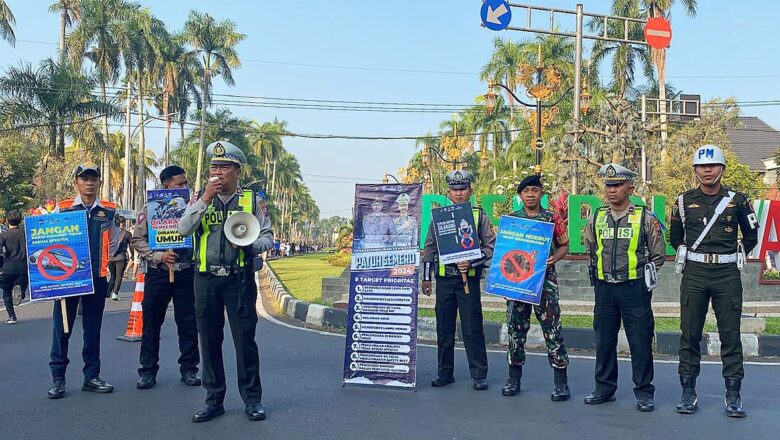 Polresta Malang Kota gencar melakukan sosialisasi Operasi Patuh Semeru 2024 di kawasan Car Free Day (CFD) Jalan Ijen pada hari Minggu, (21/07/2024).