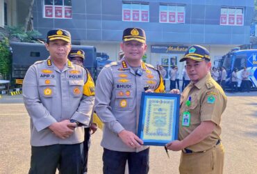 Kapolresta Malang Kota Beri Penghargaan Tiga Pilar Kelurahan Gadang, Prestasinya Sampai Tingkat Provinsi