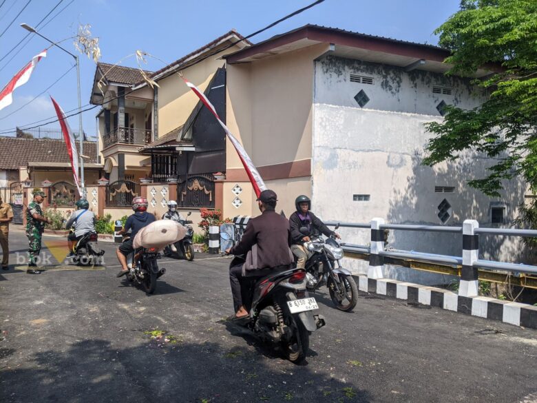 Jembatan Tirto Truno, Desa Landungsari, Kecamatan Dau, Kabupaten Malang usai rampung diperbaiki (blok-a.com/ Putu Ayu Pratama S)