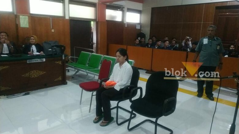 caption:Terdakwa Indah Saat Mengikuti Sidang Tuntutan di PN Malang, Rabu (10/7/2024) (blok-a/Andik Agus)
