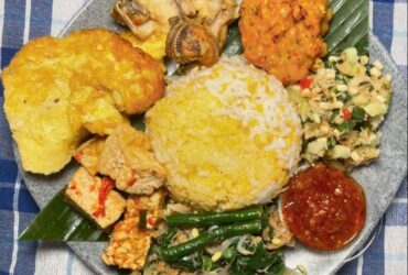 Menu nasi jagung di Warung Urap Cokro Kota Malang (dok. Instagram @segosambelbabatcokro)