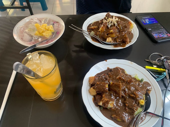Rujak Cingur Bu Kus di Kota Malang yang Aduhai Dinikmati Bareng Kolak Pisangnya