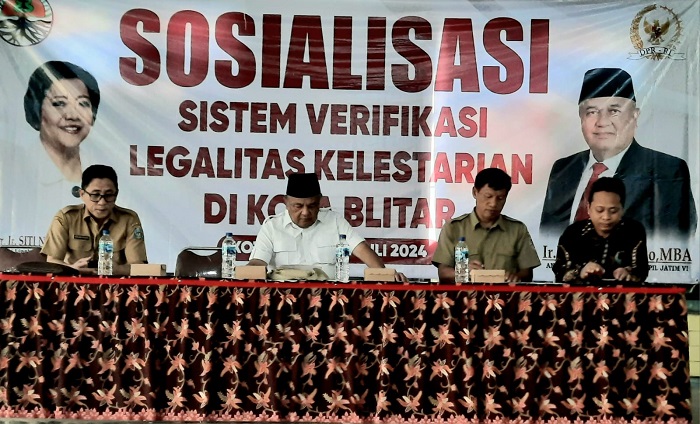 Sosialisasi Sistem Verifikasi Legalitas dan Kelestarian (SVLK) di salah satu resto di Kota Blitar. (blok-a.com/Fajar)