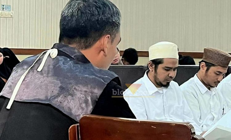 Persidangan perkara pelanggaran ITE konten tukar pasangan dengan terdakwa Samsudin (Gus Samsudin) dan 2 tersangka lainnya dengan agenda pembacaan pledoi. (blok-a.com/Fajar)