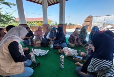 Workshop dan pelatihan pengelolaan sampah dengan metode Ecobrickdi di Dusun Keliran, Desa Bulukerto, Kota Batu.