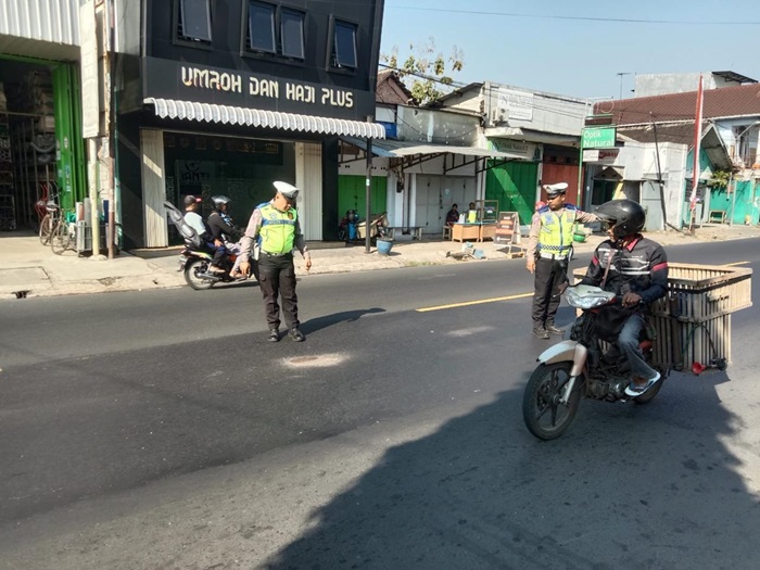 Unit Gakkum Satlantas Polres Malang melakukan olah TKP tabrakan di Sumberpucung, Kabupaten Malang.