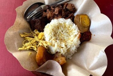 Sajian di Warung Pitu Plaza Araya Malang.