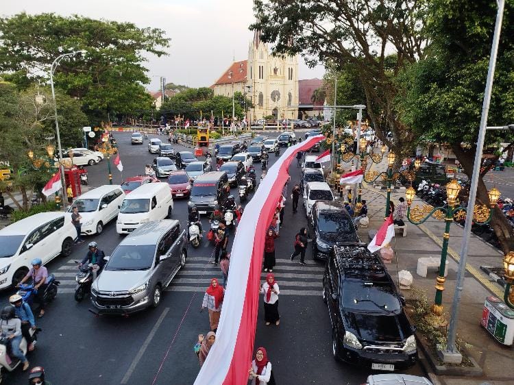 Bendera Sepanjang 79 Meter Meriahkan Hari Kemerdekaan Indonesia di Kayutangan Heritage Malang