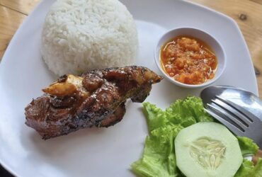 Lalapan kambing bakar Warung Bang Said (dok. Google review)