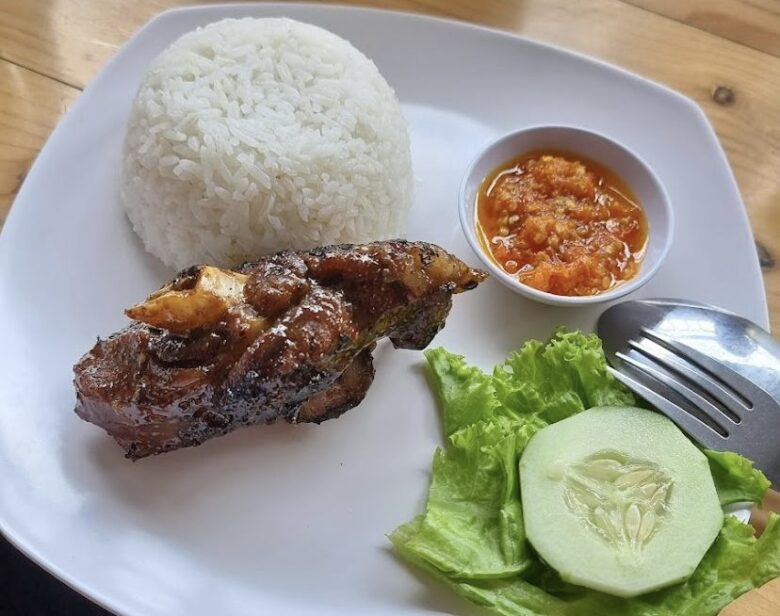 Lalapan kambing bakar Warung Bang Said (dok. Google review)