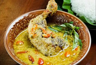 Ayam bakar kuah pedas di Warung Ayam Bakar Pedas Plekenut, Kota Malang (dok. Instagram @ayambakar.plekenut)