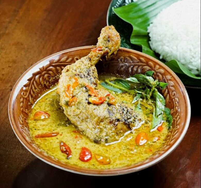 Ayam bakar kuah pedas di Warung Ayam Bakar Pedas Plekenut, Kota Malang (dok. Instagram @ayambakar.plekenut)