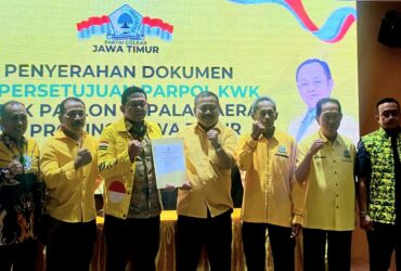 Calon Wali Kota Blitar Bambang Rianto saat menerima rekomendasi dari DPP Partai Golkar. (blok-a.com/Fajar)